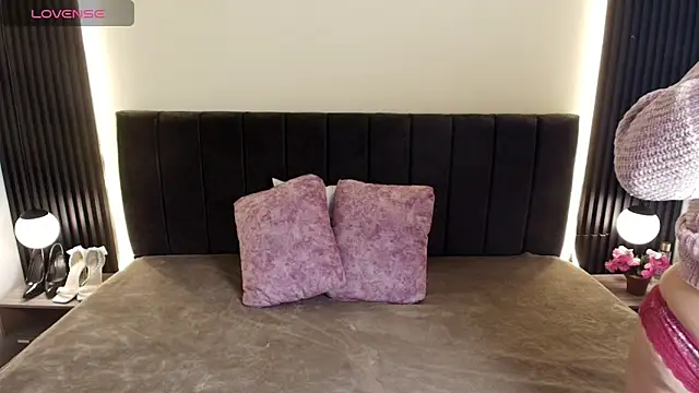 IvonneRoss  online show from 03-10-26, 12:10