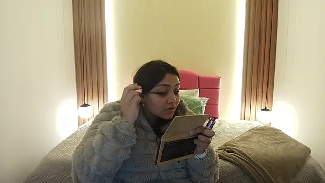 IvonneRoss  online show from 05-05-26, 12:13