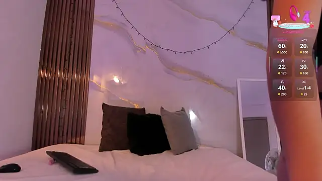 LuciaCute1 online show from 02-03-26, 12:32