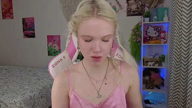 Mia WaterFall online show from 05-13-26, 03:15