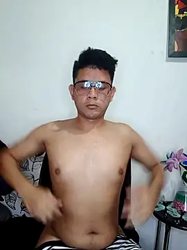 Snapshot of ClarkAndBruno chatting on 02-13-26, 09:33 ClarkAndBruno online show from 02-13-26, 09:33