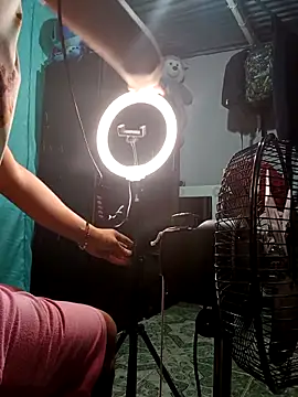 Snapshot of ClarkAndBruno chatting on 04-08-26, 04:01 ClarkAndBruno online show from 04-08-26, 04:01