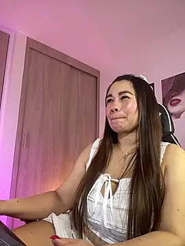 saray mendozaa online show from 06-25-26, 07:18