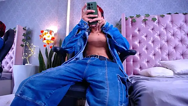 Snapshot of Alex_Nova chatting on 02-07-26, 02:54 Alex Nova online show from 02-07-26, 02:54