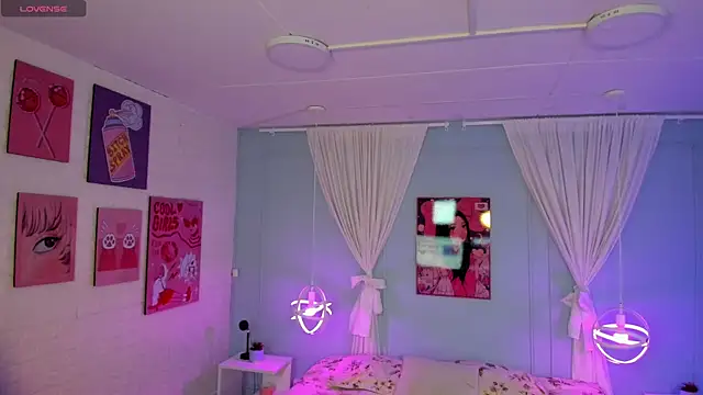 naomi campell online show from 03-24-26, 07:30