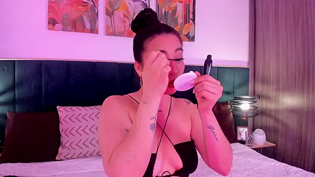 Snapshot of IrinaBlanc chatting on 03-24-26, 01:10 IrinaBlanc online show from 03-24-26, 01:10