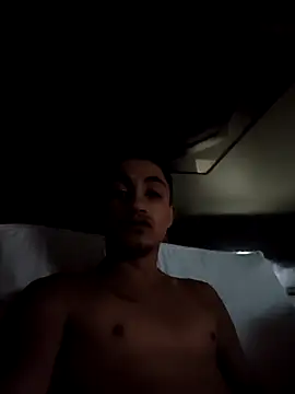 Snapshot of moreno22xx chatting on 02-15-26, 12:47 moreno22xx online show from 02-15-26, 12:47