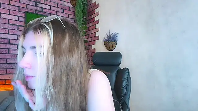 Snapshot of Eva_StarXXXX chatting on 03-18-25, 04:47 Eva StarXXXX online show from 03-18-25, 04:47