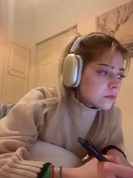 MelliMoon online show from 03-06-26, 04:58