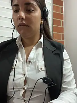 Snapshot of A-uroora chatting on 02-13-26, 07:26 A-uroora online show from 02-13-26, 07:26