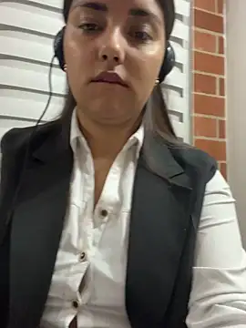 Snapshot of A-uroora chatting on 02-14-26, 07:27 A-uroora online show from 02-14-26, 07:27