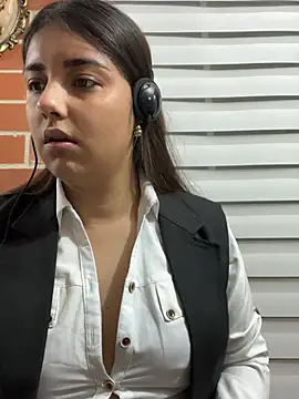 Snapshot of A-uroora chatting on 02-20-26, 07:54 A-uroora online show from 02-20-26, 07:54