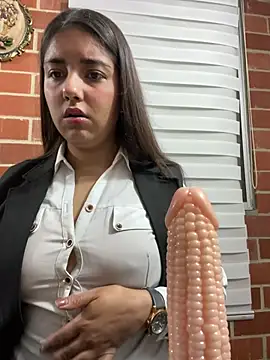 Snapshot of A-uroora chatting on 03-05-26, 07:48 A-uroora online show from 03-05-26, 07:48