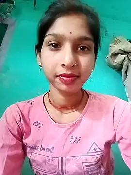 Snapshot of Juli_cut chatting on 03-17-26, 08:28 Juli cut online show from 03-17-26, 08:28