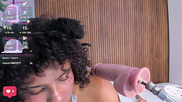 Snapshot of sexy_curlylady chatting on 04-11-26, 12:04 sexy curlylady online show from 04-11-26, 12:04