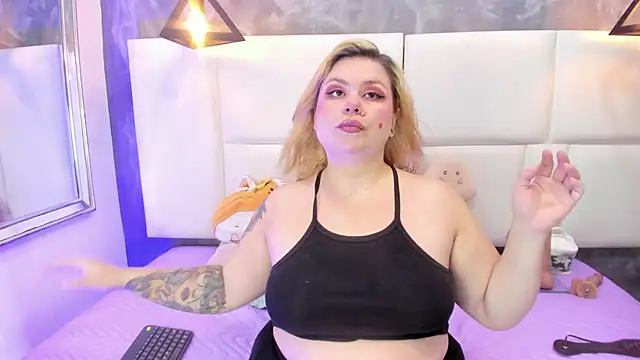 Martina armos online show from 06-18-26, 01:26