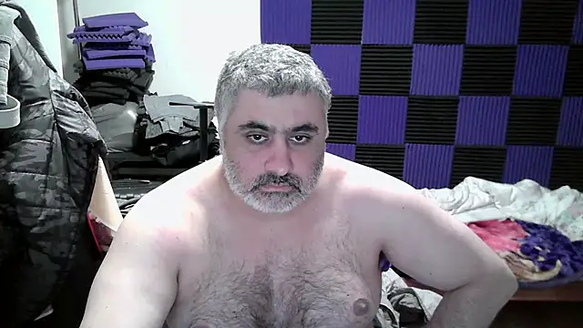 Snapshot of Bear_1985 chatting on 01-17-26, 04:43 Bear 1985 online show from 01-17-26, 04:43