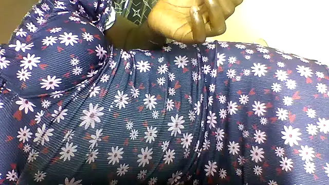 Snapshot of mbaliNzimande chatting on 03-06-26, 04:42 mbaliNzimande online show from 03-06-26, 04:42