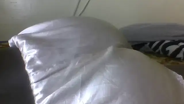 Snapshot of mbaliNzimande chatting on 04-03-26, 01:53 mbaliNzimande online show from 04-03-26, 01:53