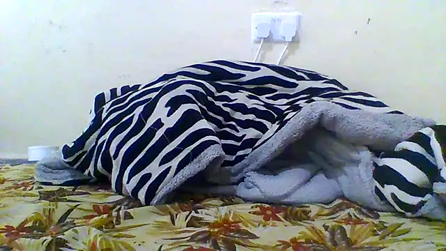 Snapshot of mbaliNzimande chatting on 04-06-26, 06:42 mbaliNzimande online show from 04-06-26, 06:42