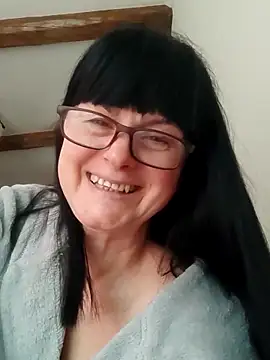 Snapshot of AliceSwan57 chatting on 05-20-26, 03:07 AliceSwan57 online show from 05-20-26, 03:07