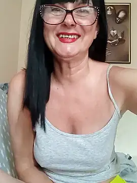 Snapshot of AliceSwan57 chatting on 06-12-26, 08:13 AliceSwan57 online show from 06-12-26, 08:13
