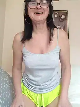 Snapshot of AliceSwan57 chatting on 06-17-26, 06:16 AliceSwan57 online show from 06-17-26, 06:16