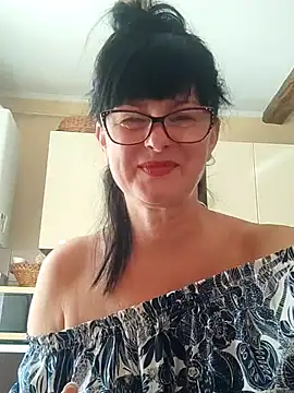 Snapshot of AliceSwan57 chatting on 07-17-26, 06:20 AliceSwan57 online show from 07-17-26, 06:20