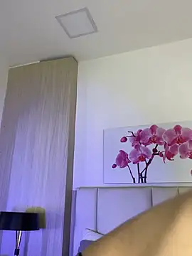JuliaColemann online show from 06-04-26, 12:00