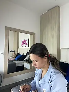 JuliaColemann online show from 06-24-26, 11:53