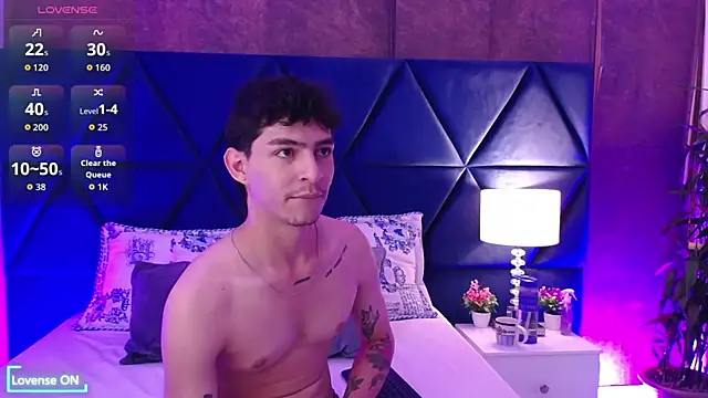 Logan Woods online show from 02-11-26, 02:33