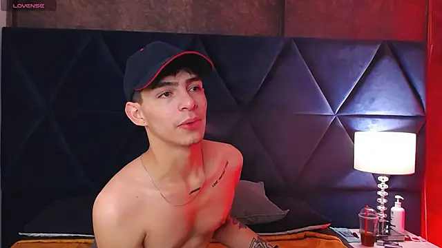 Logan Woods online show from 03-06-26, 06:43