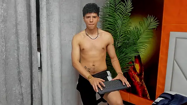 Tobias Vega online show from 04-28-26, 03:11