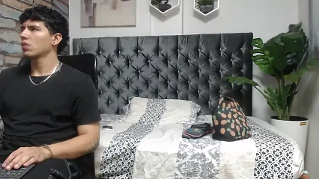 Tobias Vega online show from 05-08-26, 03:23