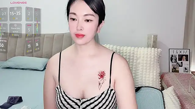 Snapshot of 10ve1y chatting on 07-23-26, 12:35 10ve1y online show from 07-23-26, 12:35