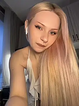 Snapshot of DayaFoxy chatting on 04-27-26, 01:20 DayaFoxy online show from 04-27-26, 01:20