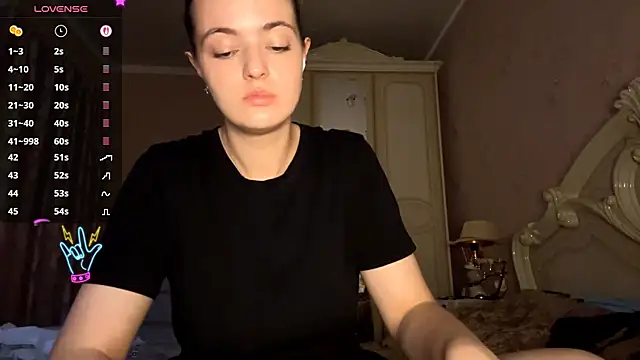Snapshot of MistressBabe chatting on 06-22-26, 04:37 MistressBabe online show from 06-22-26, 04:37