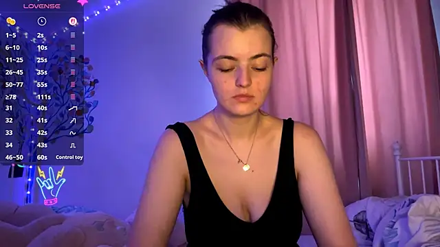 Snapshot of MistressBabe chatting on 07-02-26, 04:02 MistressBabe online show from 07-02-26, 04:02