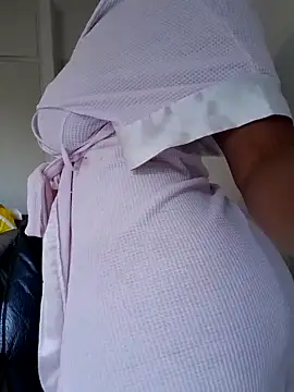 Barbieee1301 online show from 03-26-26, 04:29