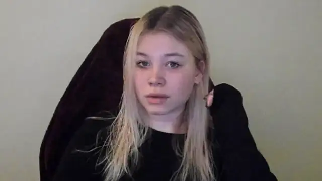 Snapshot of Lulu_Di chatting on 02-12-26, 12:16 Lulu Di online show from 02-12-26, 12:16