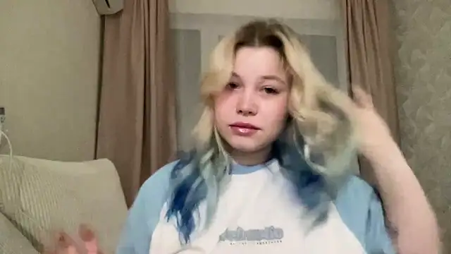 Snapshot of Lulu_Di chatting on 03-04-26, 09:43 Lulu Di online show from 03-04-26, 09:43