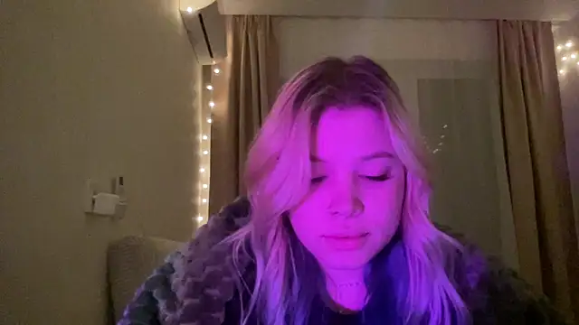 Snapshot of Lulu_Di chatting on 03-05-26, 08:16 Lulu Di online show from 03-05-26, 08:16