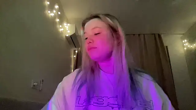 Snapshot of Lulu_Di chatting on 03-18-26, 10:02 Lulu Di online show from 03-18-26, 10:02