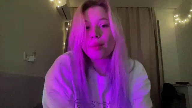 Snapshot of Lulu_Di chatting on 03-19-26, 09:52 Lulu Di online show from 03-19-26, 09:52