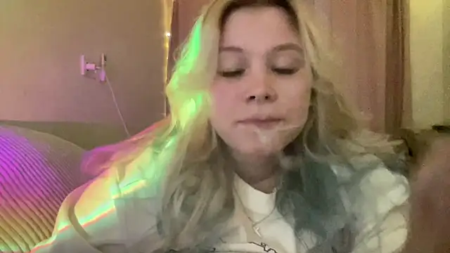 Snapshot of Lulu_Di chatting on 03-22-26, 08:34 Lulu Di online show from 03-22-26, 08:34