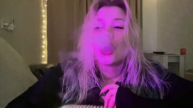 Snapshot of Lulu_Di chatting on 03-24-26, 09:09 Lulu Di online show from 03-24-26, 09:09