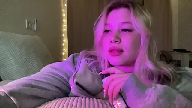 Snapshot of Lulu_Di chatting on 03-25-26, 07:20 Lulu Di online show from 03-25-26, 07:20