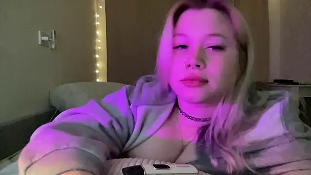 Snapshot of Lulu_Di chatting on 03-26-26, 07:41 Lulu Di online show from 03-26-26, 07:41