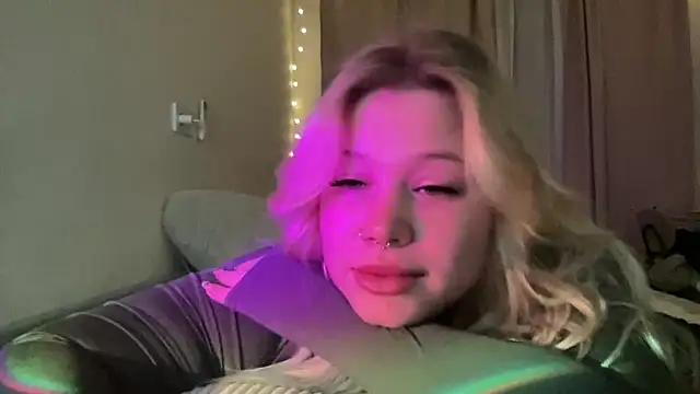 Snapshot of Lulu_Di chatting on 03-28-26, 06:07 Lulu Di online show from 03-28-26, 06:07