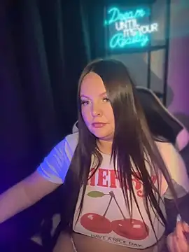 Snapshot of Elysiasecret chatting on 05-17-26, 02:31 Elysiasecret online show from 05-17-26, 02:31